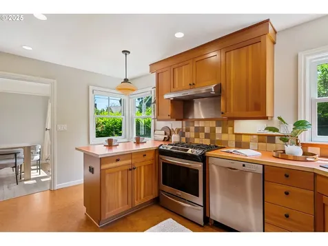 6905 N Fenwick Avenue Portland OR 97217