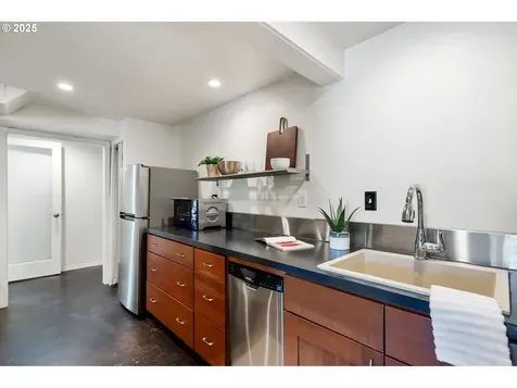 6905 N Fenwick Avenue Portland OR 97217