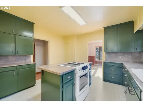 2510 4th Street Tillamook OR 97141