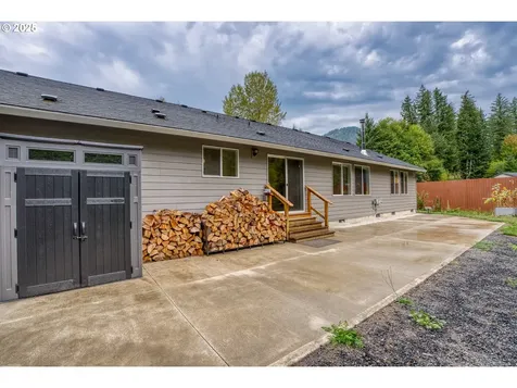 202 Edgewater Drive Carson WA 98610