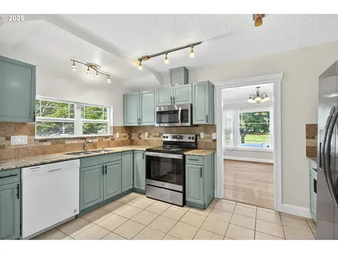 8504 NE Glisan Street Portland OR 97220