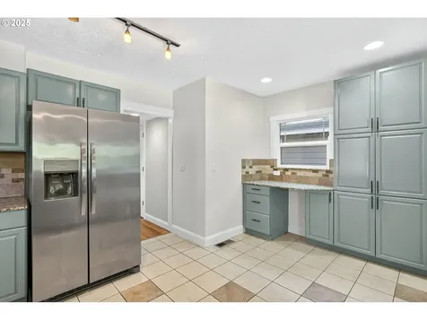 8504 NE Glisan Street Portland OR 97220