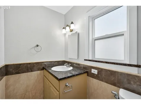 8504 NE Glisan Street Portland OR 97220
