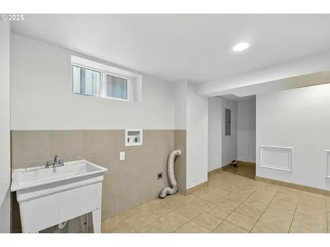 8504 NE Glisan Street Portland OR 97220