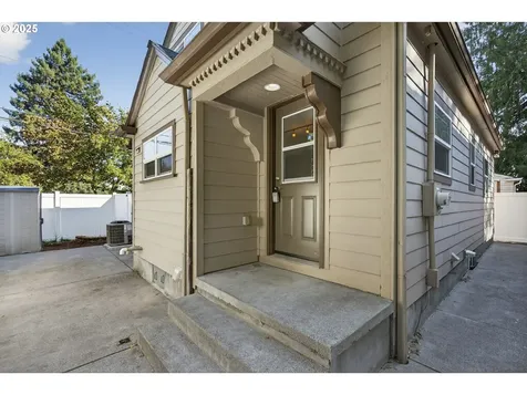8504 NE Glisan Street Portland OR 97220