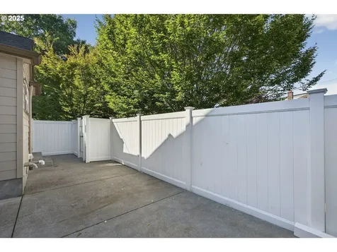 8504 NE Glisan Street Portland OR 97220