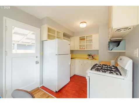 5644 SE Knight Street Portland OR 97206
