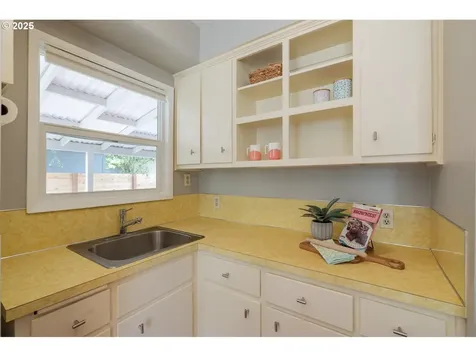 5644 SE Knight Street Portland OR 97206