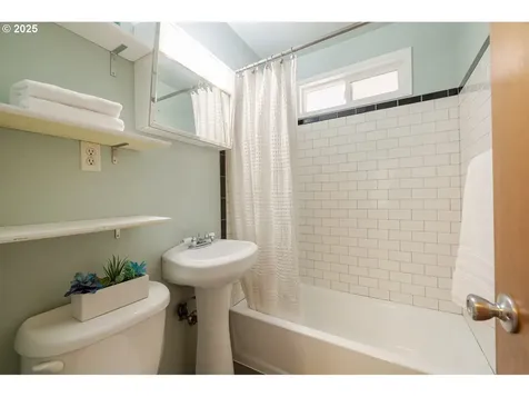 5644 SE Knight Street Portland OR 97206