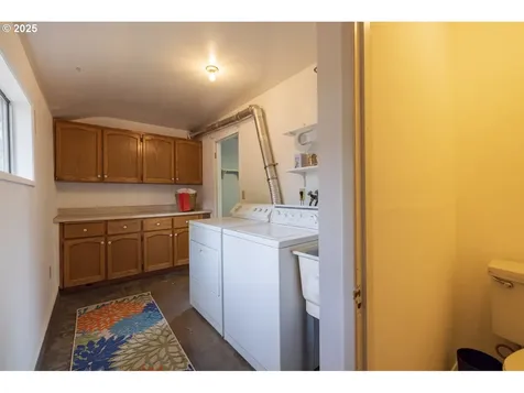 5644 SE Knight Street Portland OR 97206