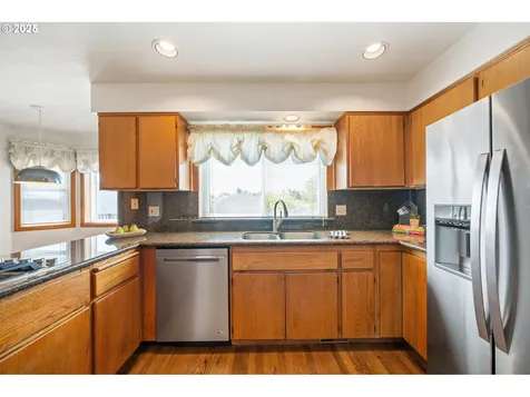 17830 NW Deercreek Court Portland OR 97229
