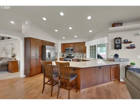 2458 Otto Street Springfield OR 97477