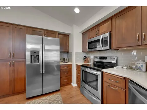 2458 Otto Street Springfield OR 97477