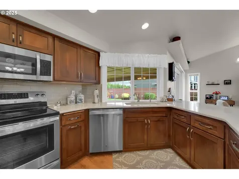 2458 Otto Street Springfield OR 97477