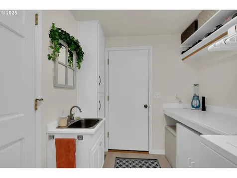 2458 Otto Street Springfield OR 97477