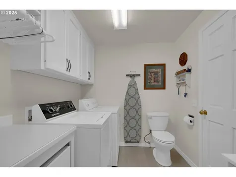 2458 Otto Street Springfield OR 97477