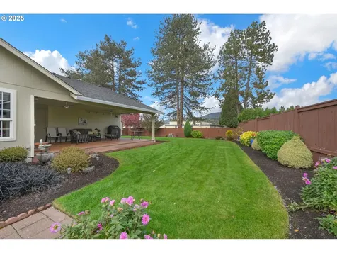 2458 Otto Street Springfield OR 97477
