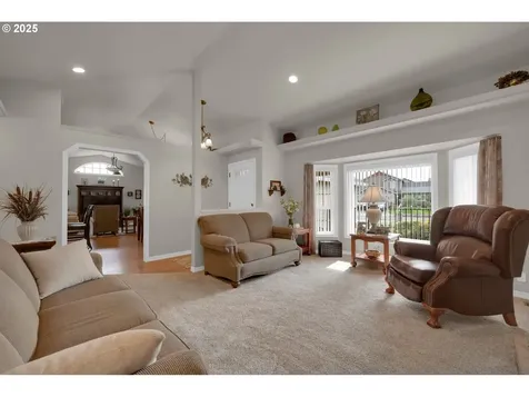 2458 Otto Street Springfield OR 97477
