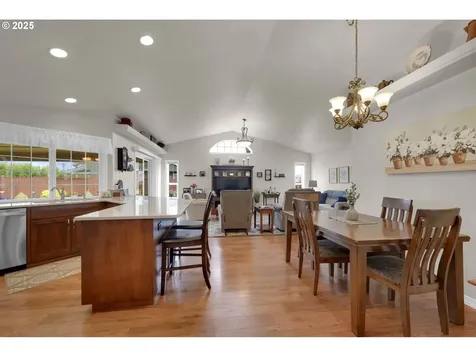 2458 Otto Street Springfield OR 97477