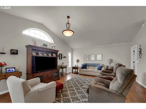 2458 Otto Street Springfield OR 97477