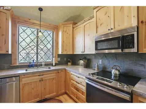 680 SE Jackson Park Road Troutdale OR 97060