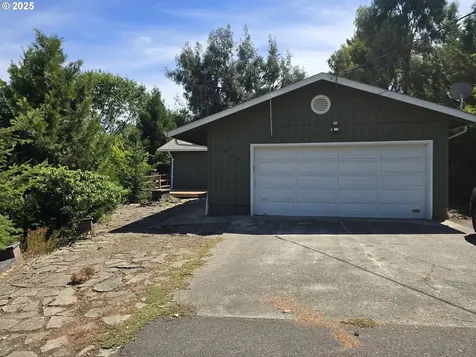 1634 Kendall Street Roseburg OR 97471