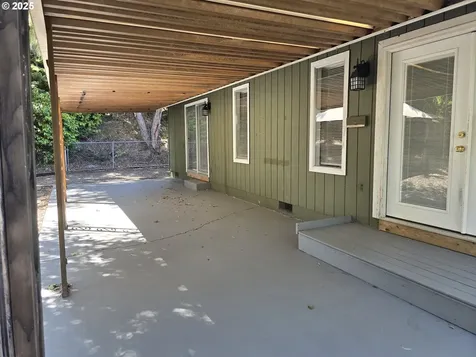 1634 Kendall Street Roseburg OR 97471