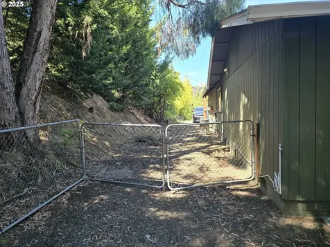 1634 Kendall Street Roseburg OR 97471