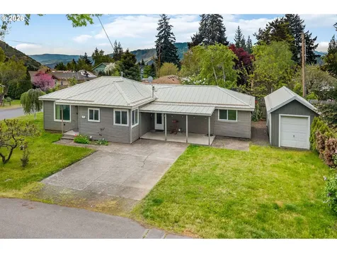 381 NE Wisconsin Street White Salmon WA 98672
