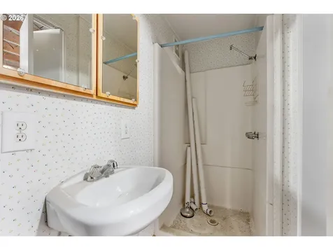 381 NE Wisconsin Street White Salmon WA 98672