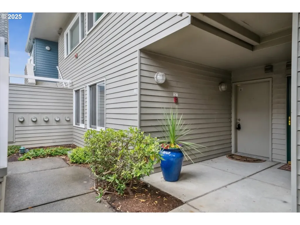 87 N Hayden Bay Drive Portland OR 97217
