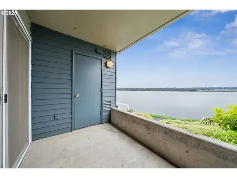 87 N Hayden Bay Drive Portland OR 97217