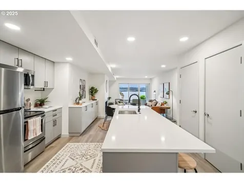 87 N Hayden Bay Drive Portland OR 97217