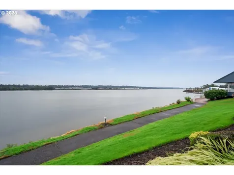 87 N Hayden Bay Drive Portland OR 97217