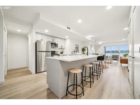 87 N Hayden Bay Drive Portland OR 97217