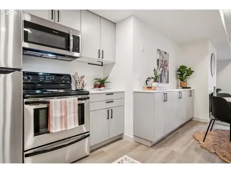 87 N Hayden Bay Drive Portland OR 97217
