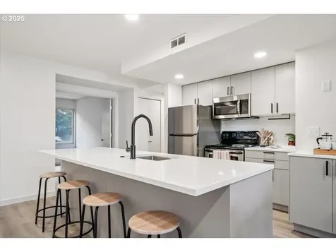 87 N Hayden Bay Drive Portland OR 97217