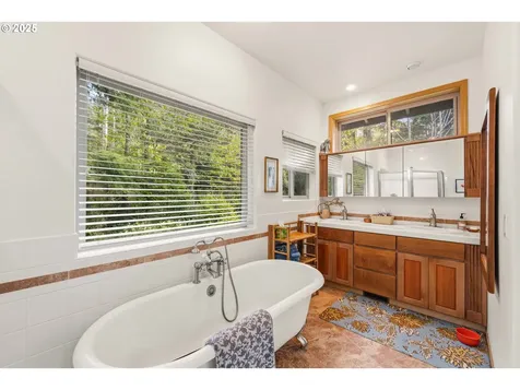 47555 Leeward Street Langlois OR 97450
