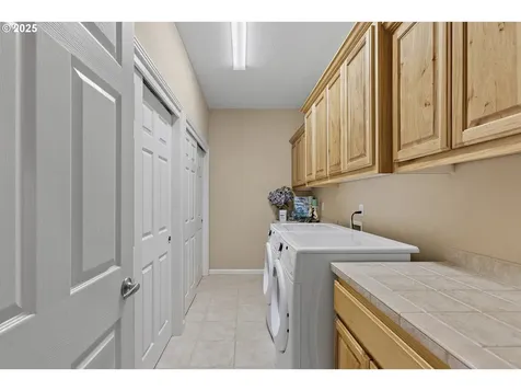 746 Mooney Street Independence OR 97351