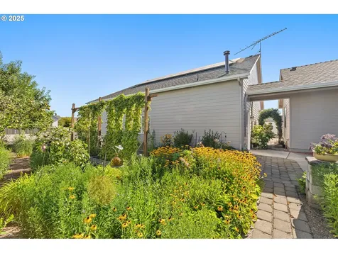 746 Mooney Street Independence OR 97351