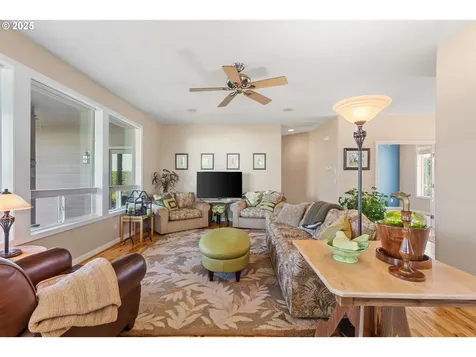 746 Mooney Street Independence OR 97351