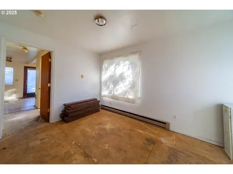 560 N 7th Street Reedsport OR 97467