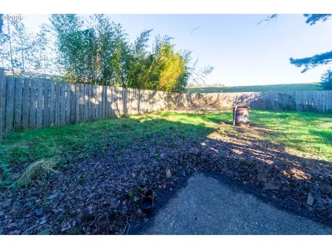 560 N 7th Street Reedsport OR 97467