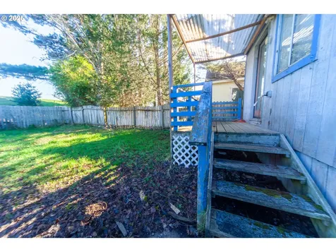 560 N 7th Street Reedsport OR 97467