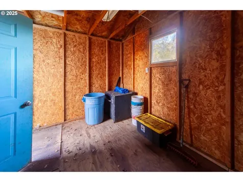 560 N 7th Street Reedsport OR 97467