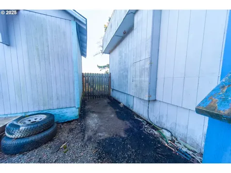 560 N 7th Street Reedsport OR 97467