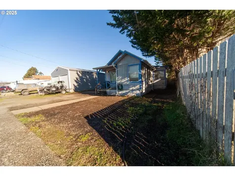 560 N 7th Street Reedsport OR 97467