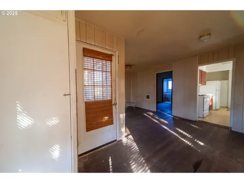 560 N 7th Street Reedsport OR 97467