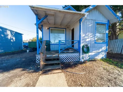 560 N 7th Street Reedsport OR 97467