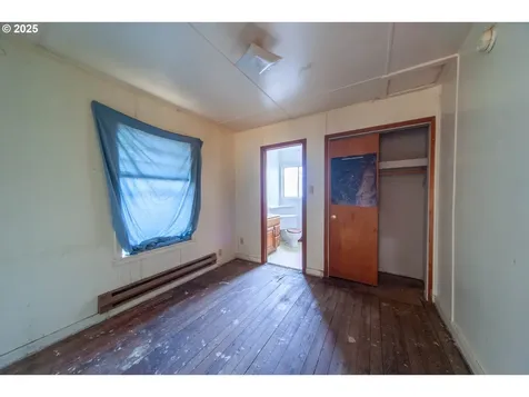 560 N 7th Street Reedsport OR 97467
